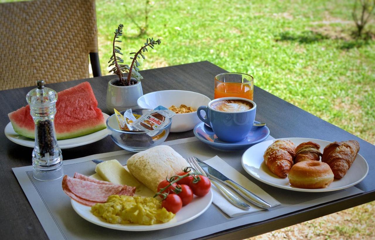 Hotel Villa Elsa มารีนา ดิ มาซซา ภายนอก รูปภาพ