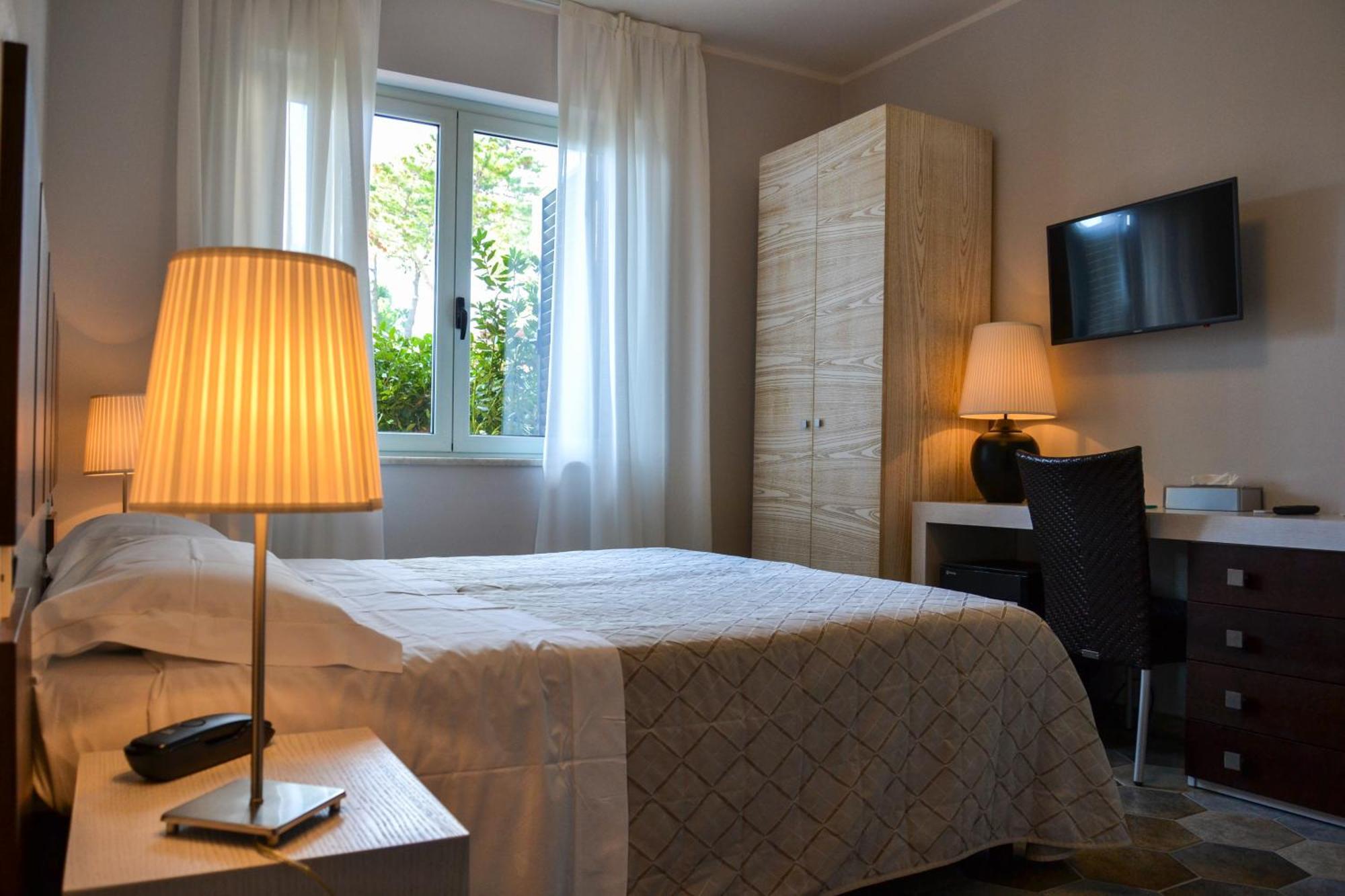 Hotel Villa Elsa มารีนา ดิ มาซซา ภายนอก รูปภาพ