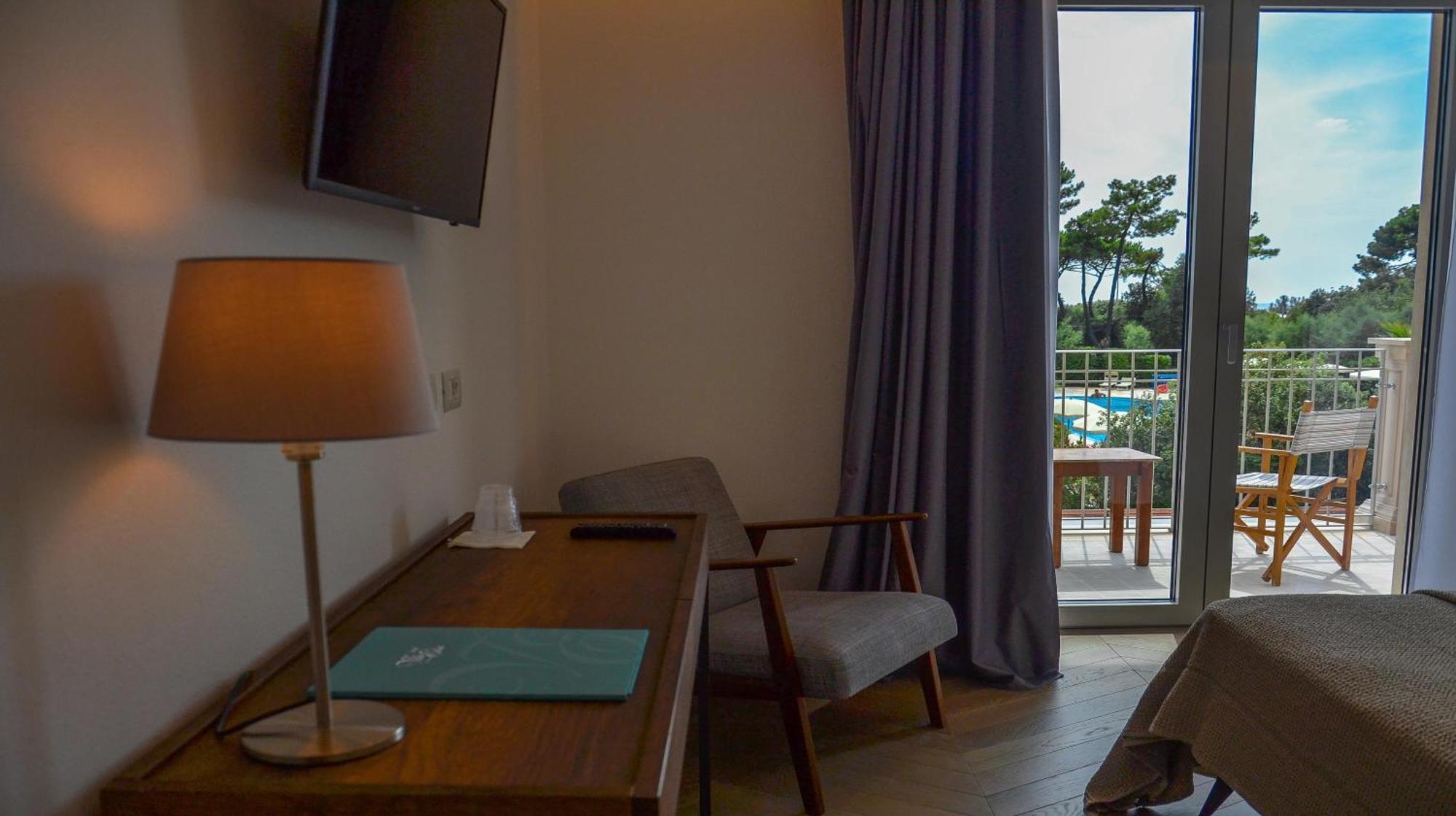 Hotel Villa Elsa มารีนา ดิ มาซซา ภายนอก รูปภาพ
