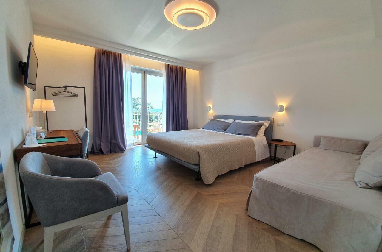 Hotel Villa Elsa มารีนา ดิ มาซซา ภายนอก รูปภาพ